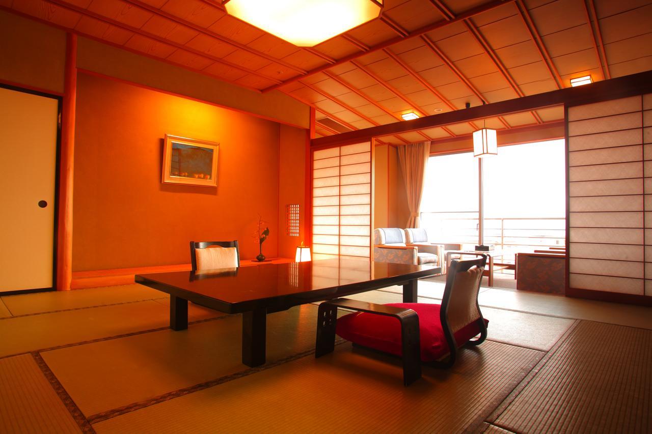 Eihokaku Hotel Himi Buitenkant foto