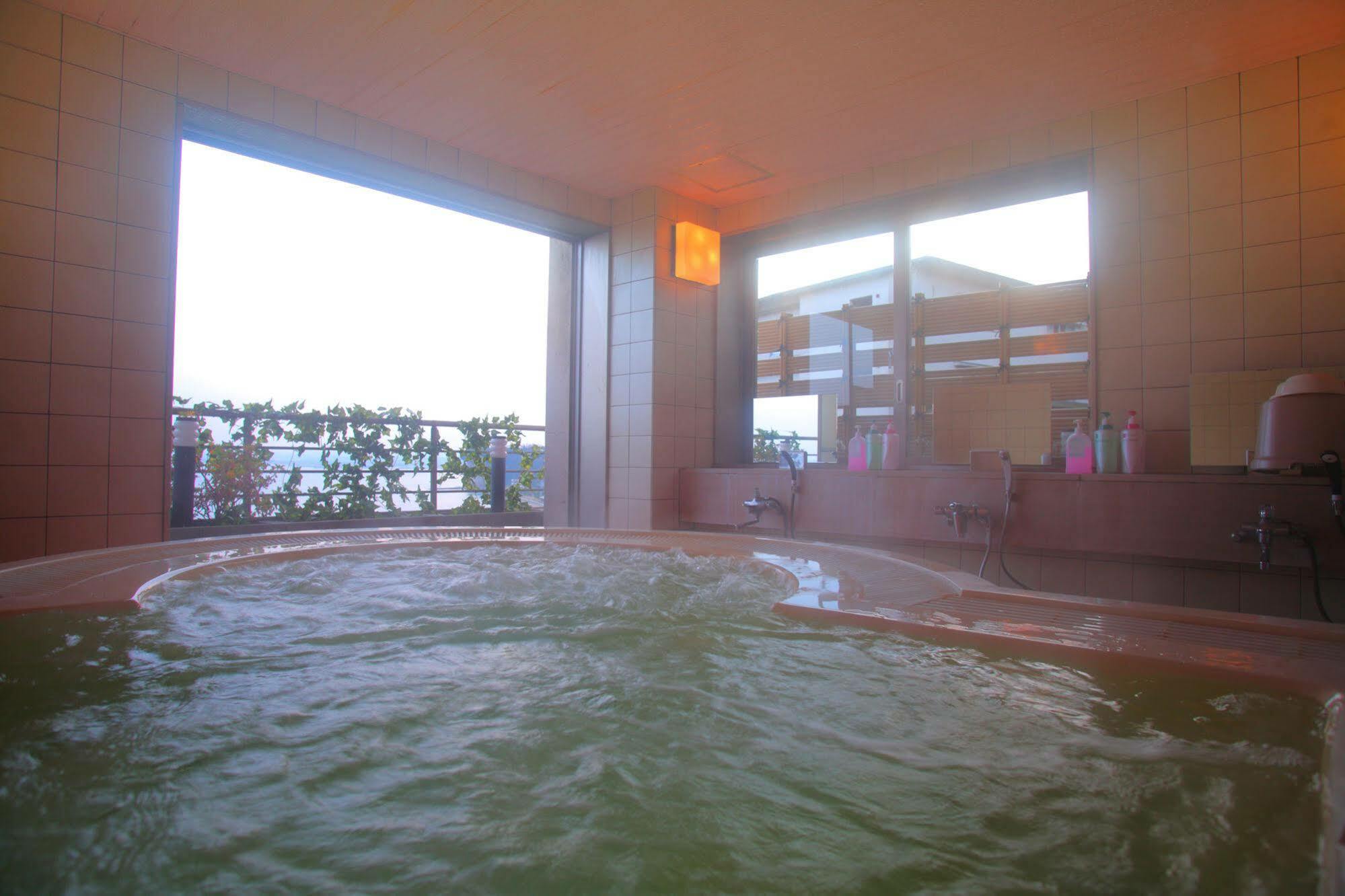 Eihokaku Hotel Himi Buitenkant foto