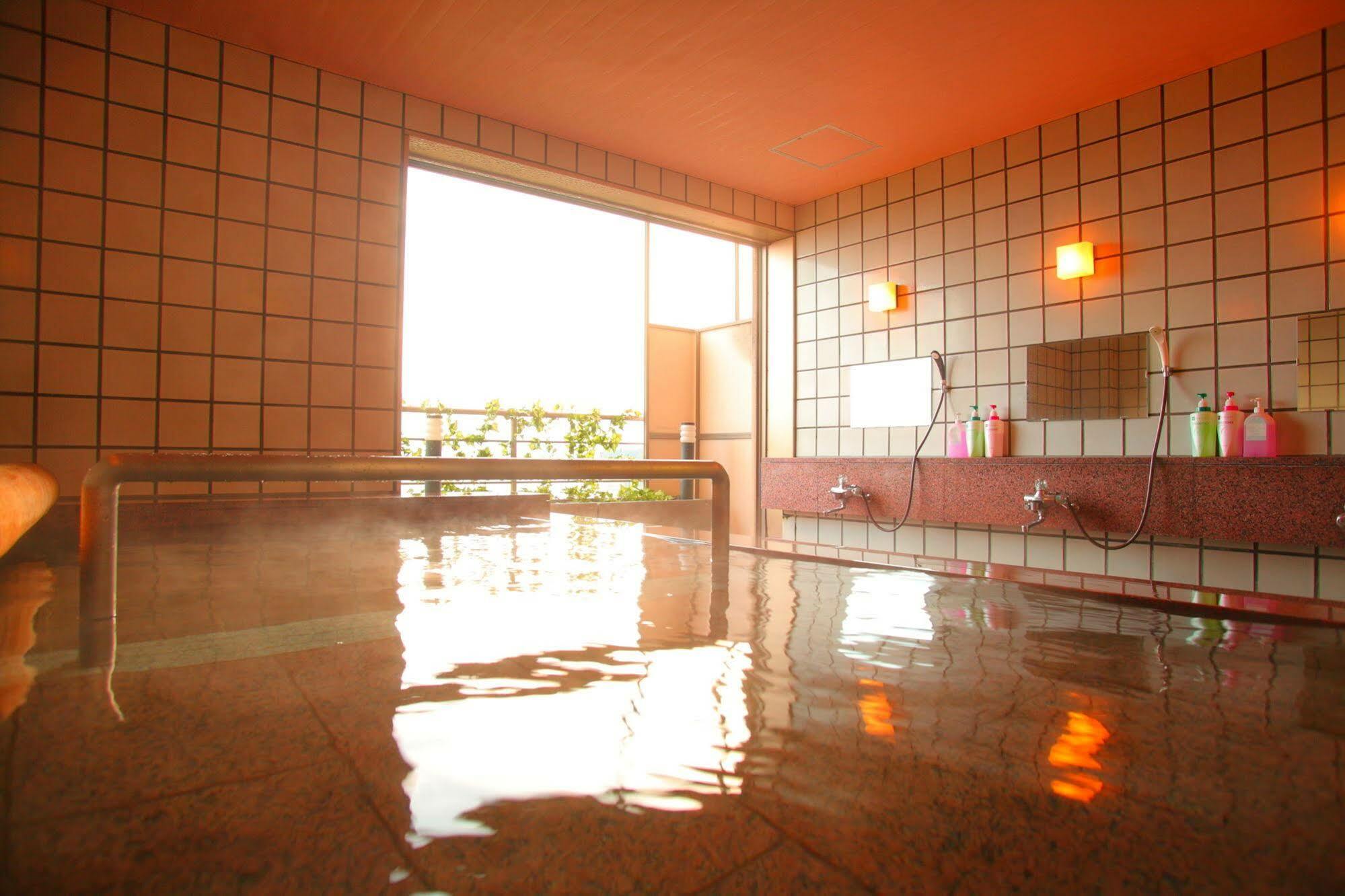 Eihokaku Hotel Himi Buitenkant foto